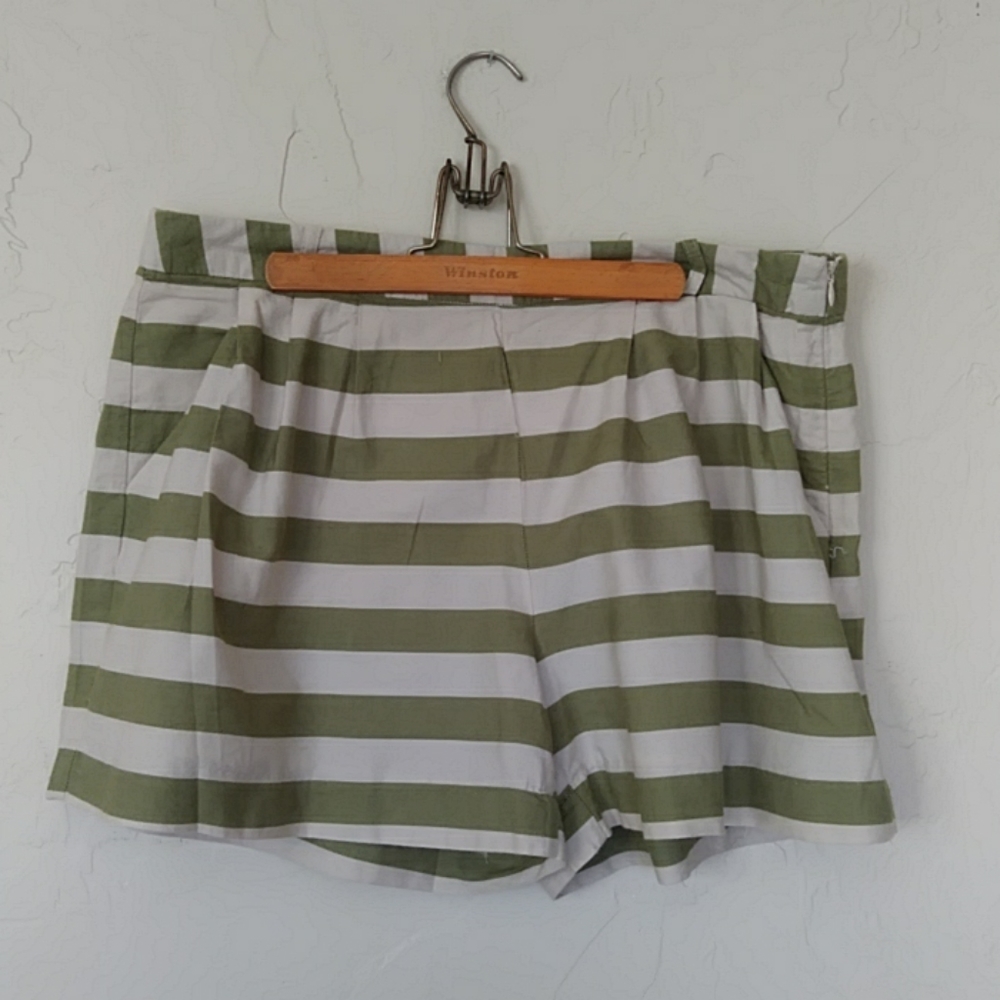 100% Cotton, Preppy, Coastal Grandma Pleated Shorts